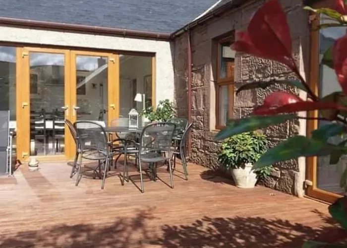 Luxury 3 Bedroom Country Cottage With Hot Tub