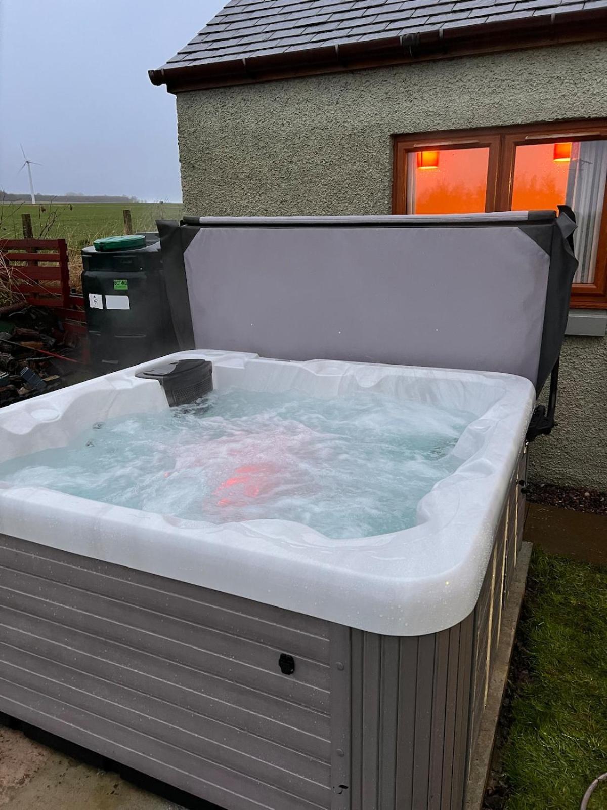 Luxury 3 Bedroom Country With Hot Tub Holiday home *