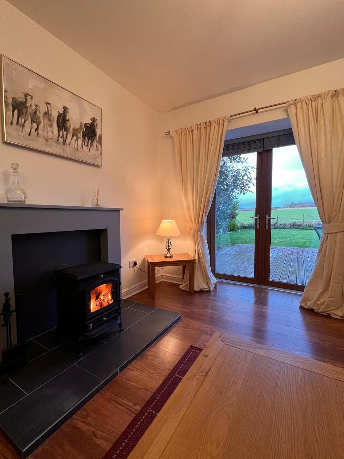 Luxury 3 Bedroom Country With Hot Tub Montrose
