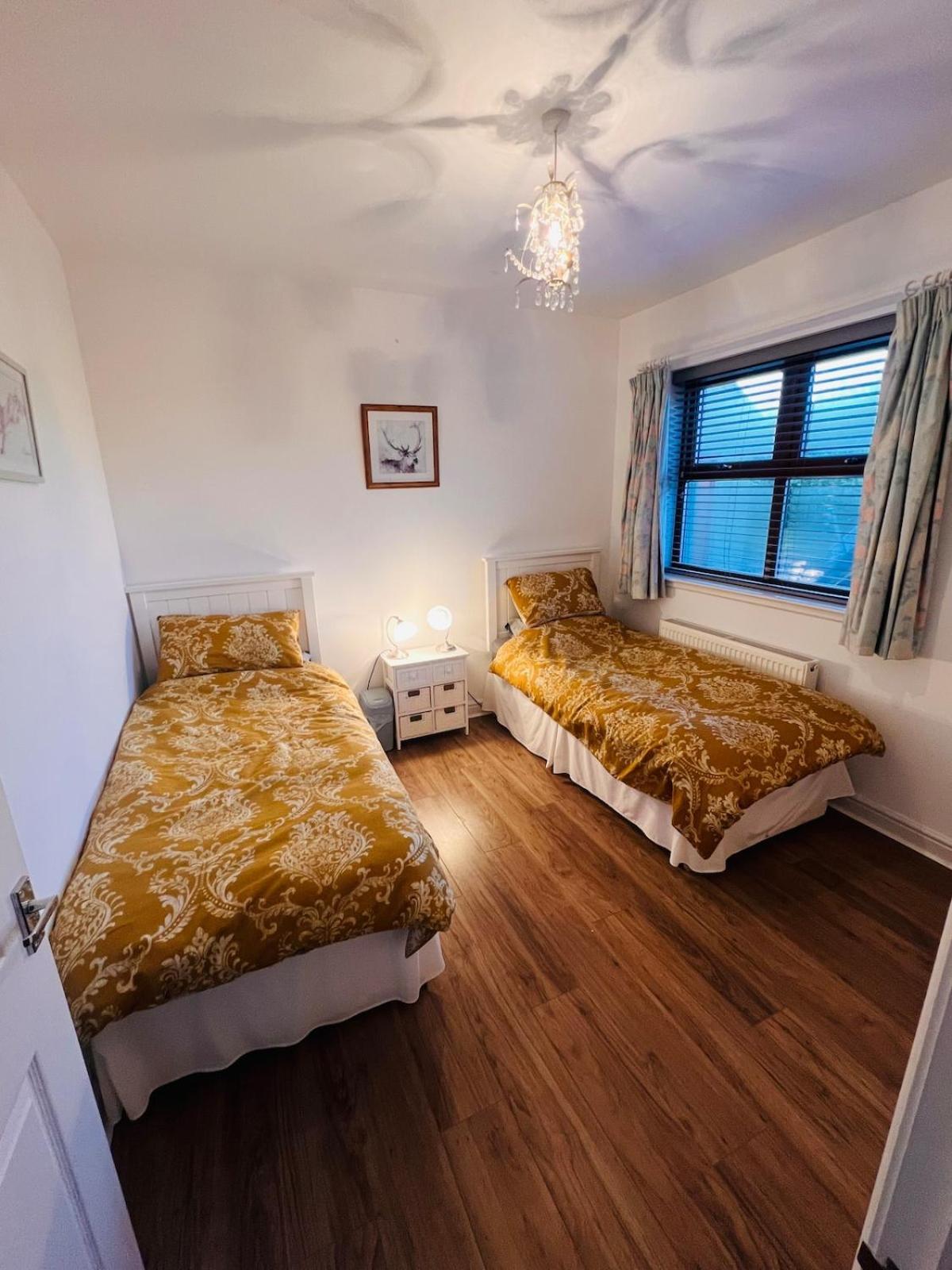Luxury 3 Bedroom Country With Hot Tub * Montrose
