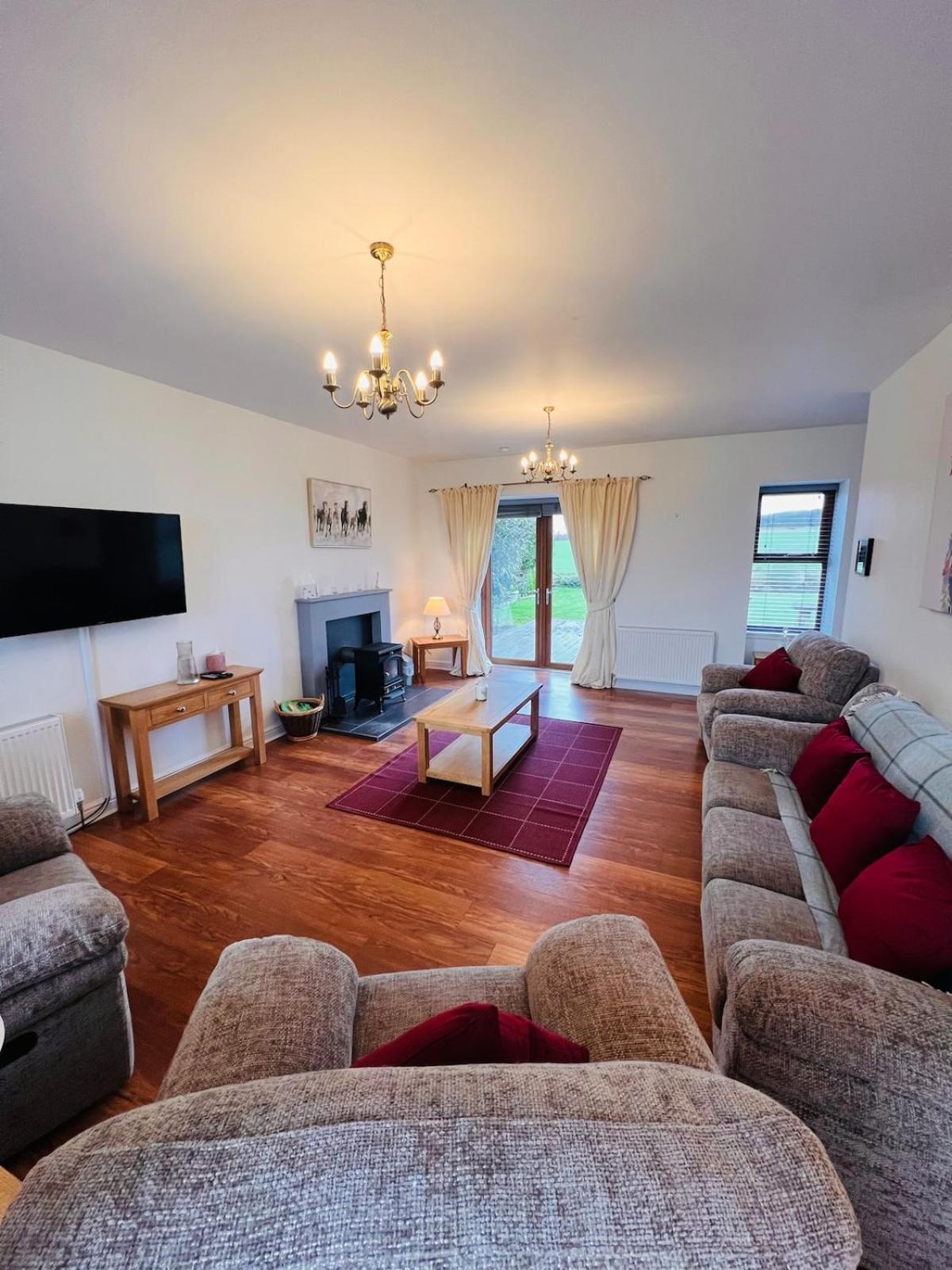 Holiday home Luxury 3 Bedroom Country With Hot Tub *